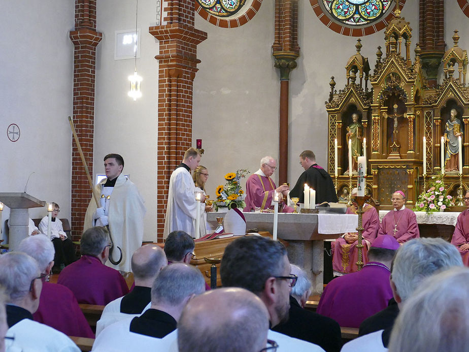 Pontifikalrequiem und Beisetzung von Weihbischof em. Johannes Kapp (Foto: Karl-Franz Thiede)